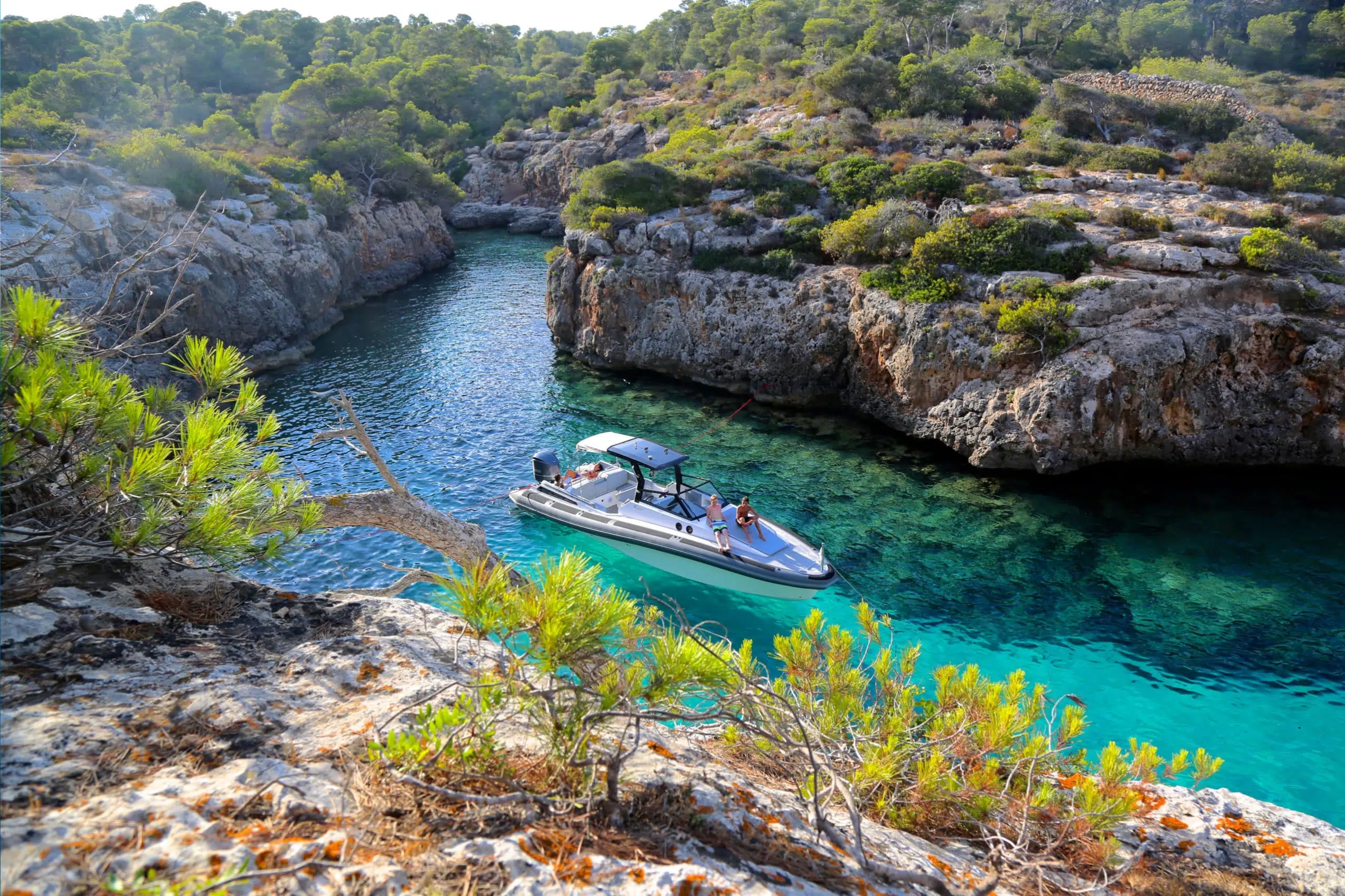 Renting a boat in mallorca, sailing the mallorca waters